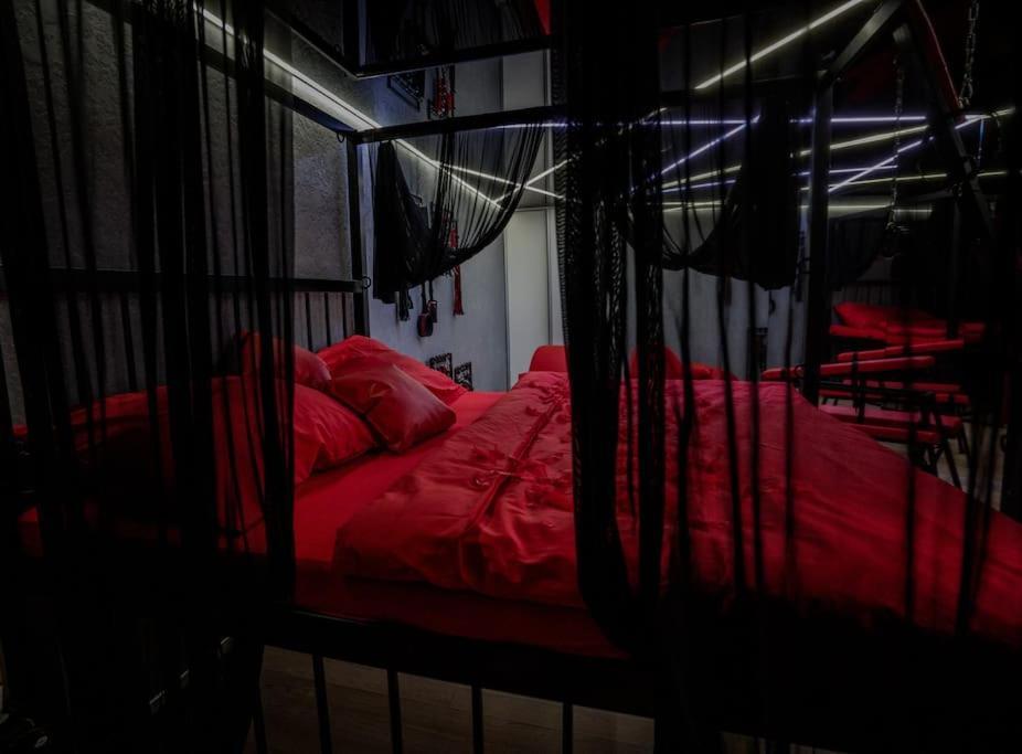 Bdsm Apartman V Bratislave -Adults Only Bratysława Zewnętrze zdjęcie