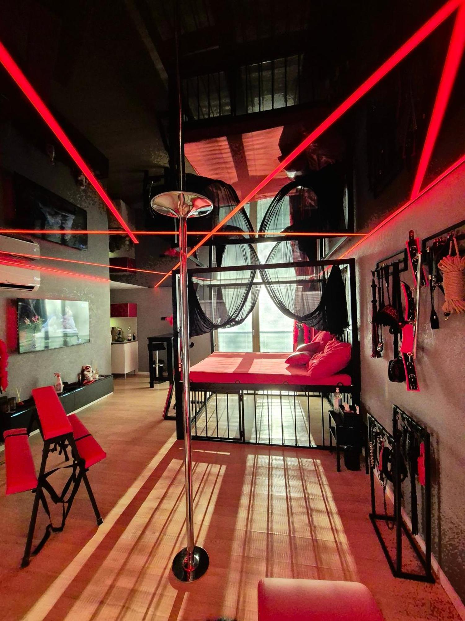Bdsm Apartman V Bratislave -Adults Only Bratysława Zewnętrze zdjęcie